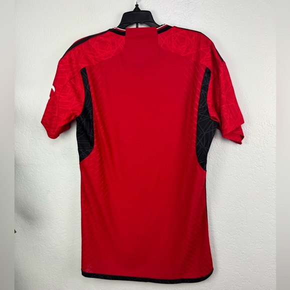 Women’s  Manchester United Red Home Authentic Pro Soccer Jersey 2023/2024 - Picture 7 of 9